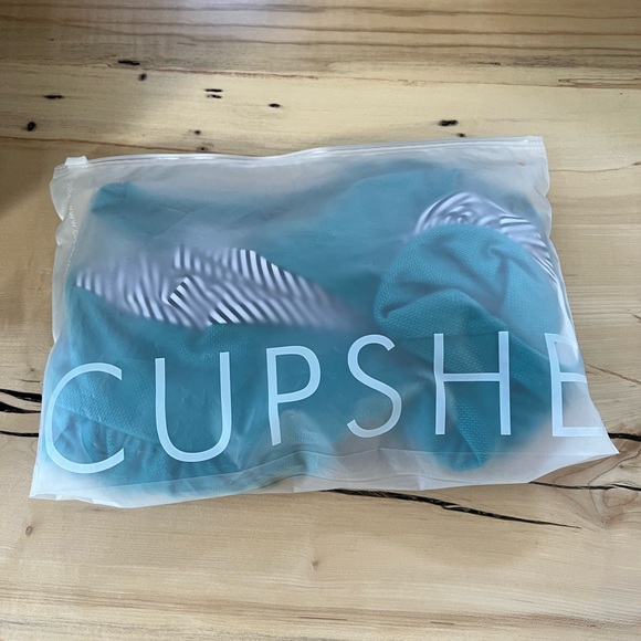 Cupshe One-Piece Halter Swimsuit NWT - Picture 5 of 5